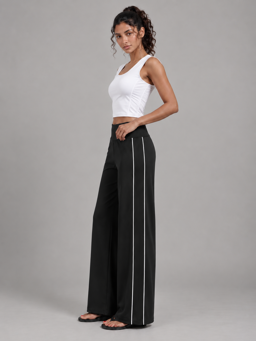 Pantalon AirFlow à jambe large – Noir à rayures blanches