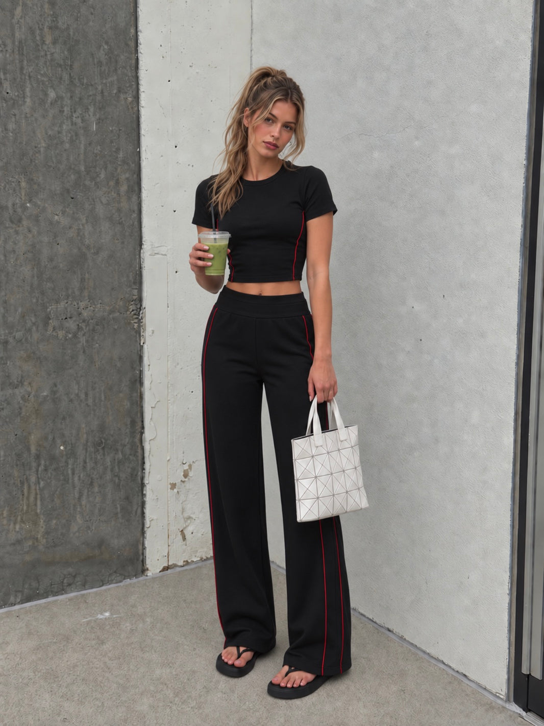 Pantalon large AirFlow – Noir à rayures rouges